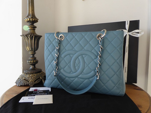 Chanel replicas that look real: Get the best fake designer handbag