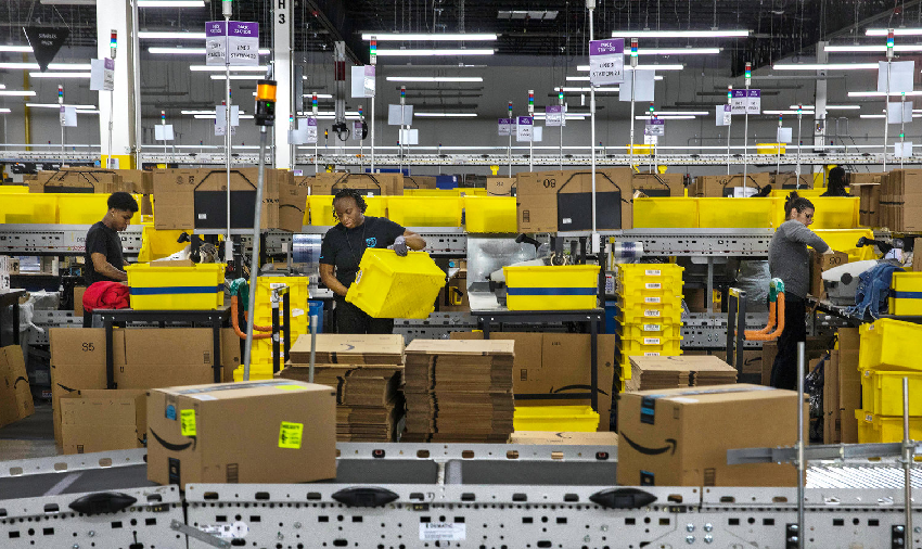  6 Ways Warehouses Use Automation To Boost Efficiency & Productivity