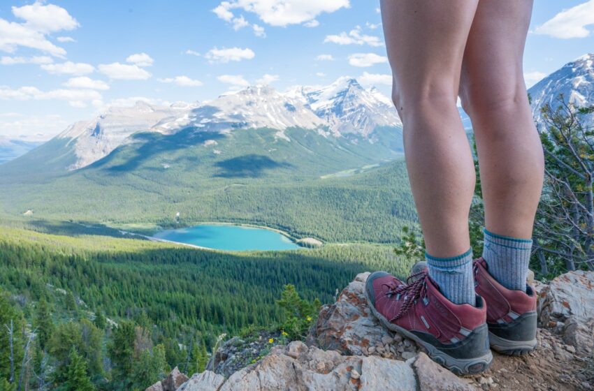 Hiking shoes: what size to buy and which model to choose?