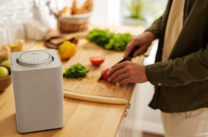  4 Situations Where a Portable Smart Speaker Is Essential